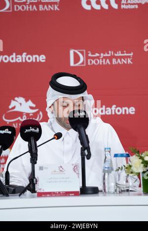 Qatar Equestrian Federation (QEF) Secrétaire général et Président du Comité suprême d'organisation du Festival équestre International de H The Amir Sword Cheikh Ahmed bin Nouh Al Thani lors d'une conférence de presse le 14 février 2024 à la Longines Al Shaqab Arena au Qatar. Le festival de trois jours commence le 15 février 2024, jeudi matin, et se termine le samedi 17 février 2024. Plus d'événements sont organisés dans l'arène intérieure dans la même arène. Le festival est témoin de la participation de plus de 150 cavaliers et cavaliers de 28 pays et un prix en argent de 650 000 euros Banque D'Images