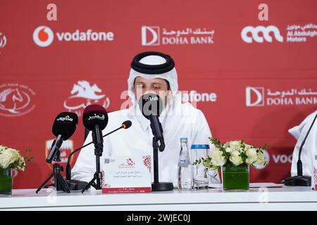 Qatar Equestrian Federation (QEF) Secrétaire général et Président du Comité suprême d'organisation du Festival équestre International de H The Amir Sword Cheikh Ahmed bin Nouh Al Thani lors d'une conférence de presse le 14 février 2024 à la Longines Al Shaqab Arena au Qatar. Le festival de trois jours commence le 15 février 2024, jeudi matin, et se termine le samedi 17 février 2024. Plus d'événements sont organisés dans l'arène intérieure dans la même arène. Le festival est témoin de la participation de plus de 150 cavaliers et cavaliers de 28 pays et un prix en argent de 650 000 euros Banque D'Images