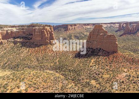 Vue du Monument de l'indépendance, au bout de Otto's Trail dans le Colorado National Monument Banque D'Images