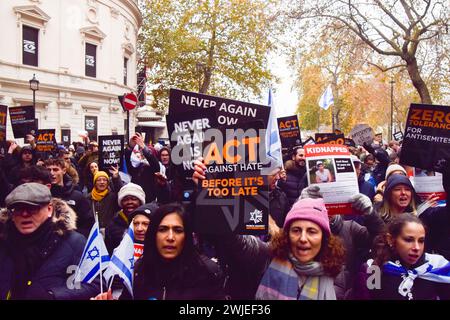 Londres, Royaume-Uni. 26 novembre 2023. Des milliers de manifestants pro-israéliens ont défilé dans le centre de Londres contre l'antisémitisme et ont appelé à la libération des otages israéliens détenus par le Hamas à Gaza. Crédit : Vuk Valcic/Alamy Banque D'Images