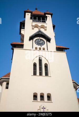 La tour de la cathédrale évangélique Azania Front, une église luthérienne à Dar es Salaam, Tanzanie. Il a été construit par des missionnaires allemands en 1898. Banque D'Images