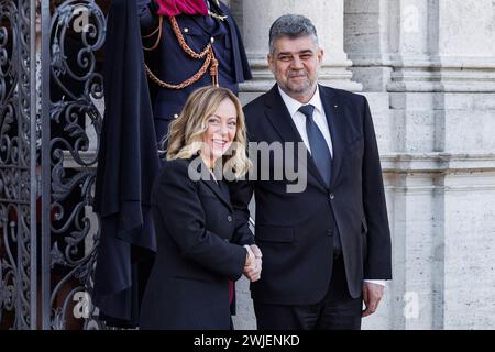 Roma, Italie. 15 février 2024. Foto Roberto Monaldo/LaPresse15-02-2024 Roma Politica Villa Doria Pamphilj - vertice intergovernativo Italia-Romania Nella foto Giorgia Meloni, Marcel Ciolacu (PM Roumanie) 15-02-2024 Rome (Italie) politique Villa Doria Pamphilj - Sommet intergouvernemental Italie-Roumanie dans le pic Giorgia Meloni, Marcel Ciolacu crédit : LaPresse/Alamy Live News Banque D'Images