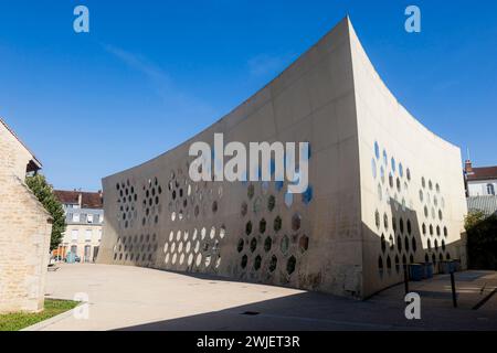Lons-le-Saunier (centre-est de la France) : la médiathèque du centre-ville Banque D'Images