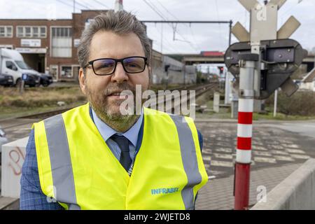 Dilbeek, Belgique. 15 février 2024. Benoit Gilson, PDG d’Infrabel, pose pour le photographe lors de la présentation de deux nouveaux systèmes de sécurité de la société d’infrastructures ferroviaires Infrabel, le jeudi 15 février 2024, à Groot-Bijgaarden, Dilbeek. BELGA PHOTO NICOLAS MAETERLINCK crédit : Belga News Agency/Alamy Live News Banque D'Images