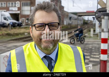 Dilbeek, Belgique. 15 février 2024. Benoit Gilson, PDG d’Infrabel, pose pour le photographe lors de la présentation de deux nouveaux systèmes de sécurité de la société d’infrastructures ferroviaires Infrabel, le jeudi 15 février 2024, à Groot-Bijgaarden, Dilbeek. BELGA PHOTO NICOLAS MAETERLINCK crédit : Belga News Agency/Alamy Live News Banque D'Images