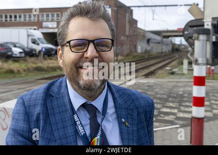 Dilbeek, Belgique. 15 février 2024. Benoit Gilson, PDG d’Infrabel, pose pour le photographe lors de la présentation de deux nouveaux systèmes de sécurité de la société d’infrastructures ferroviaires Infrabel, le jeudi 15 février 2024, à Groot-Bijgaarden, Dilbeek. BELGA PHOTO NICOLAS MAETERLINCK crédit : Belga News Agency/Alamy Live News Banque D'Images