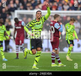 Londres, Royaume-Uni. 11 février 2024 - West Ham United v Arsenal - premier League - London Stadium. Gabriel Magalhães célèbre son objectif. Crédit photo : Mark pain / Alamy Live News Banque D'Images