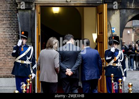 LA HAYE - Hanke Bruins SlotMinistre des Affaires étrangères et premier Ministre sortant Mark Rutte reçoivent le premier Ministre irakien, Al Sudani, au Ministère des Affaires générales. Au cours d'une conversation bilatérale et d'un déjeuner de délégation, l'approfondissement de la coopération entre l'Irak et les pays-Bas sera discuté. ANP ROBIN VAN LONKHUIJSEN pays-bas OUT - belgique OUT Banque D'Images