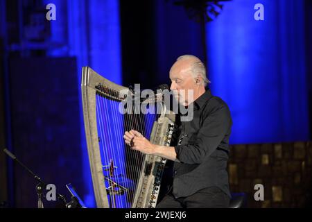 Quimper (Bretagne, nord-ouest de la France) : Alan Stivell en concert à la cathédrale Saint-Corentin à l'occasion de la 100e édition de l'annua Banque D'Images