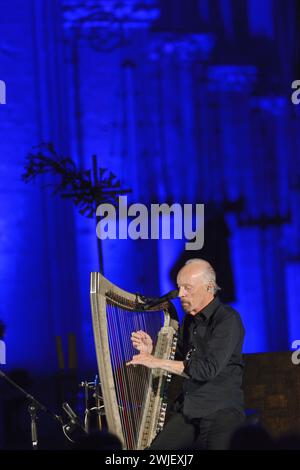 Quimper (Bretagne, nord-ouest de la France) : Alan Stivell en concert à la cathédrale Saint-Corentin à l'occasion de la 100e édition de l'annua Banque D'Images