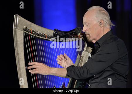 Quimper (Bretagne, nord-ouest de la France) : Alan Stivell en concert à la cathédrale Saint-Corentin à l'occasion de la 100e édition de l'annua Banque D'Images