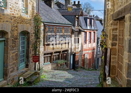 Dinan (Bretagne, nord-ouest de la France) : « rue du petit Fort », rue qui marque la limite entre le centre-ville, la rue du Jerzual et le Banque D'Images