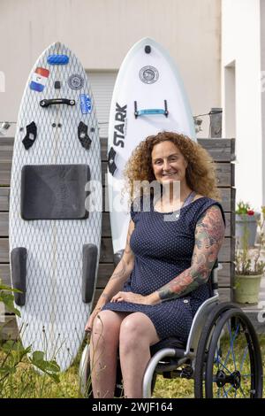 Quimperle (Bretagne, nord-ouest de la France) : Portrait de Katell Ropert, vice-championne du monde de para surf ISA, championne de France et d'Europe Banque D'Images