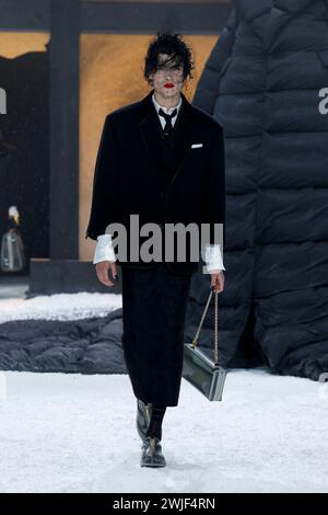 New York, États-Unis. 14 février 2024. Le mannequin Liam Kelly marche sur la piste au défilé de mode Thom Browne lors du défilé de mode collections automne hiver 2024 à la Fashion week de New York à New York, NY, le 14 février 2024. (Photo de Jonas Gustavsson/Sipa USA) crédit : Sipa USA/Alamy Live News Banque D'Images