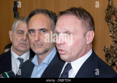 Foto Alessandro Cimma/LaPresse 15-02-2024 Milano, Italia.Palazzo Lombardia. Punto stampa del ministro dell'Agricoltura Francesco Lollobrigida e assessore regionale Alessandro Beduschi al termine di un incontro istituzionale sulle criticit&#xe0 ; del comparto agricolo e le prospettive future e di un confronto con il governatore Attilio Fontana. Photo Alessandro Cimma/LaPresse 15-02-2024 Milan, Italie. Lombardy Palace. Point presse du ministre de l'Agriculture Francesco Lollobrigida et du conseiller régional Alessandro Beduschi à l'issue d'une réunion institutionnelle sur les questions critiques de la Banque D'Images