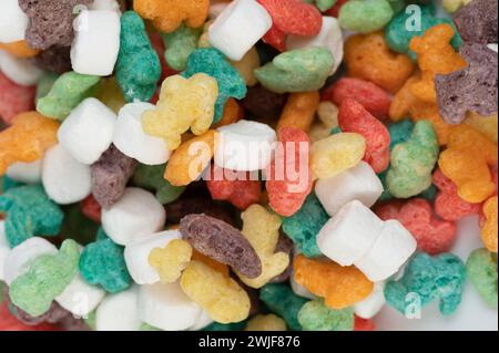 Gros plan des flocons de céréales colorés vue macro Banque D'Images