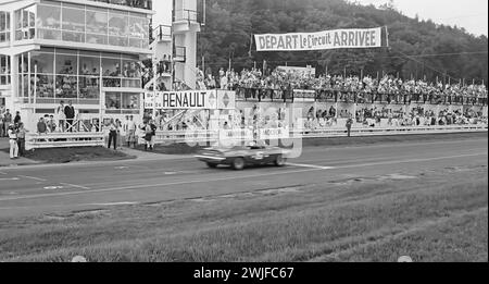 Mark Donohue au volant d'une Camaro Penske-Hilton Racing Chevolet à la TRANS-Am 1969 au circuit Mont-Tremblant en tous points Jovite, Québec, a terminé 1er Banque D'Images