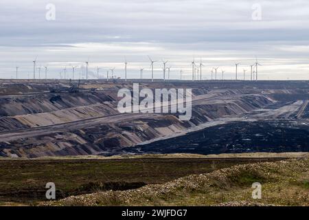 Eindruecke vom Braunkohletagebau Garzweiler AM 15.02.2024 Einblick in einen Grubenteil vom Braunkohletagebau Garzweiler. Umwelt : Eindruecke vom Braunkohletagebau Garzweiler AM 15.02.2024. Foto : Kirchner-Media/TH Garzweiler Luetzerath NRW Deutschland *** impressions de la mine de lignite à ciel ouvert de Garzweiler le 15 02 2024 aperçu d'une partie de la mine de lignite à ciel ouvert de Garzweiler environnement impressions de la mine de lignite à ciel ouvert de Garzweiler le 15 02 2024 photo Kirchner Media TH Garzweiler Luetzerath NRW Allemagne Copyright : xKirchner-Media/THX Banque D'Images