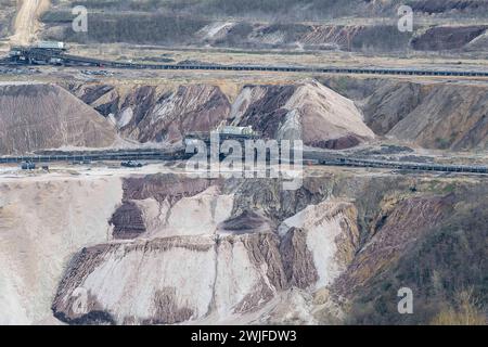 Eindruecke vom Braunkohletagebau Garzweiler AM 15.02.2024 Blick auf einen Teil des Braunkohletagebaus Garzweiler. Umwelt : Eindruecke vom Braunkohletagebau Garzweiler AM 15.02.2024. Foto : Kirchner-Media/TH Garzweiler Luetzerath NRW Deutschland *** impressions de la mine de lignite à ciel ouvert Garzweiler le 15 02 2024 vue d'une partie de la mine de lignite à ciel ouvert Garzweiler environnement impressions de la mine de lignite à ciel ouvert Garzweiler le 15 02 2024 photo Kirchner Media TH Garzweiler Luetzerath NRW Allemagne Copyright : xKirchner-Media/THX Banque D'Images