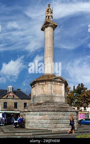 La colonne dorique (autrefois connue sous le nom de Big George) dans le centre-ville de Westport, comté de Mayo, Irlande Banque D'Images