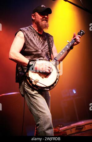 Don Wayne Reno se produit avec le groupe country américain Hayseed Dixie au muni Arts Centre de Pontypridd, au pays de Galles. 26 mai 2010. Banque D'Images