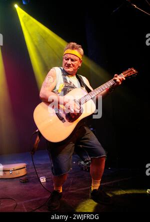 Dale Reno se produit avec le groupe country américain Hayseed Dixie au muni Arts Centre de Pontypridd, au pays de Galles. 26 mai 2010. Banque D'Images