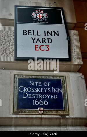 Panneau pour Bell Inn Yard, EC3, site de Crosskeys Inn. Londres, Royaume-Uni, 20 janvier 2024. Banque D'Images