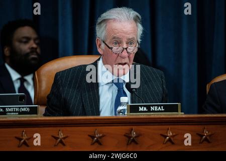 Washington, États-Unis. 15 février 2024. Le représentant Richard Neal (d-ma), membre de rang du Comité, prend la parole lors d'une audience du Comité des voies et moyens de la Chambre sur l'IRS, au Capitole des États-Unis, à Washington, DC, le jeudi 15 février, 2024. (Graeme Sloan/Sipa USA) crédit : Sipa USA/Alamy Live News Banque D'Images