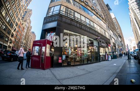 Une succursale de la chaîne de sandwichs pret A manger dans le quartier de Chelsea à New York le mercredi 7 février 2024. JAB Holdings possède pret A manger. Fait partie de son écurie de marques alimentaires, notamment Krispy Kreme, Panera Bread et Keurig. (© Richard B. Levine) Banque D'Images