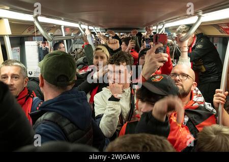 Milan, Italie. 15 février 2024. Foto Alessandro Cimma/LaPresse 15-02-2024 Milano, Italie. Il corteo dei tifosi della squadra di calcio "Rennes" verso lo stadio Giuseppe Meazza (San Siro) per la partita Rennes-Milan. Photo Alessandro Cimma/LaPresse 15-02-2024 Milan, Italie. Le cortège des supporters de l'équipe de football "Rennes" vers le stade Giuseppe Meazza (San Siro) pour le match Rennes-Milan. Crédit : LaPresse/Alamy Live News Banque D'Images