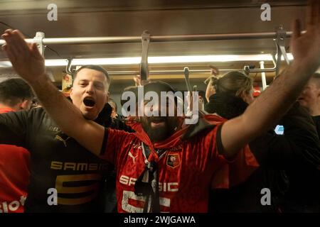 Milan, Italie. 15 février 2024. Foto Alessandro Cimma/LaPresse 15-02-2024 Milano, Italie. Il corteo dei tifosi della squadra di calcio "Rennes" verso lo stadio Giuseppe Meazza (San Siro) per la partita Rennes-Milan. Photo Alessandro Cimma/LaPresse 15-02-2024 Milan, Italie. Le cortège des supporters de l'équipe de football "Rennes" vers le stade Giuseppe Meazza (San Siro) pour le match Rennes-Milan. Crédit : LaPresse/Alamy Live News Banque D'Images