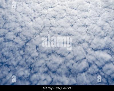 beau ciel avec des nuages polaires Banque D'Images