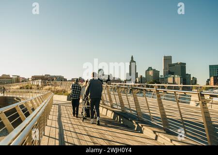Gratte-ciel du centre-ville de Providence et bâtiments au coucher du soleil sur Providence River Walk, états-unis - 2 septembre 2023. Photo de haute qualité Banque D'Images