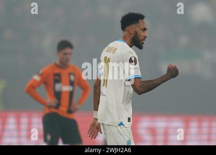 Hambourg, Allemagne. 15 février 2024. Football : Europa League, match nul, match intermédiaire, première manche, Shakhtar Donetsk - Olympique Marseille, au Volksparkstadion. Pierre-Emerick Aubameyang de Marseille célèbre après avoir marqué pour faire 0-1. Crédit : Marcus Brandt/dpa/Alamy Live News Banque D'Images