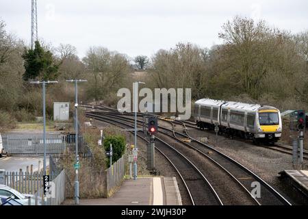 Chiltern Railways classe 168 train diesel au départ de la gare de Hatton, Warwickshire, Royaume-Uni Banque D'Images