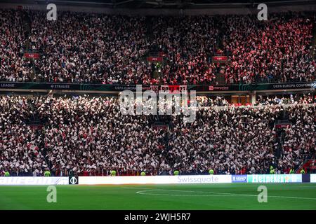 Amsterdam, pays-Bas. 15 février 2024. AMSTERDAM, PAYS-BAS - 15 FÉVRIER : les fans de l'AFC Ajax avec des drapeaux lors du match des Play offs de l'UEFA Europa Conference League opposant l'AFC Ajax et le FK Bodo/Glimt à la Johan Cruijff Arena le 15 février 2024 à Amsterdam, pays-Bas. (Photo de Ben Gal/Orange Pictures) crédit : Orange pics BV/Alamy Live News Banque D'Images