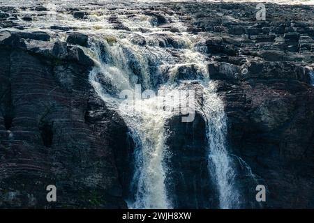 La chute Chaudière est une chute d'eau de 35 mètres de haut située à Lévis, au Québec, le long de la rivière Chaudière. Elle fait partie du parc régional des chutes-de-la-Chaudière Banque D'Images