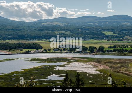 Baie Saint-Paul sur les rives des produits Fleuve Laurent dans la région de Charlevoix au Québec, Canada. Banque D'Images