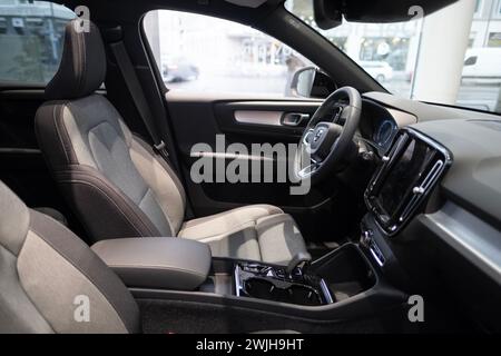 Intérieur, cockpit de volvo XC40 recharge car, panneau numérique, instruments au volant, technologie EV dans l'industrie automobile, véhicule environnemental Banque D'Images