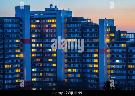 Immeubles de grande hauteur dans le parc résidentiel de Bensberg, Bergisch-Gladbach, 18 étages avec plus de 900 appartements répartis sur 7 bâtiments comp Banque D'Images