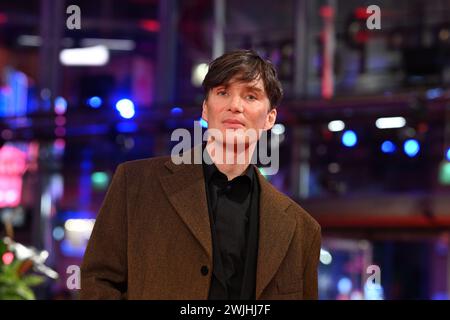 Berlin, Allemagne. 15 février 2024. L'actrice Cillian Murphy marche sur le tapis rouge lors de la soirée d'ouverture de la Berlinale. Le film "petites choses comme celles-ci" sera montré. Le 74ème Festival International du film de Berlin aura lieu du 15 au 25 février 2024. Crédit : Jens Kalaene/dpa/Alamy Live News Banque D'Images