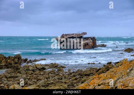 Mauvais temps au Cap Agulhas, naufrage, point le plus au sud de l'Afrique, rencontre des océans Indien et Atlantique, Cap Agulhas, Garden route, Ouest Banque D'Images