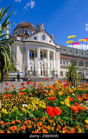 Passer Promenade avec hôtel spa, Merano, Tyrol du Sud, Italie Banque D'Images