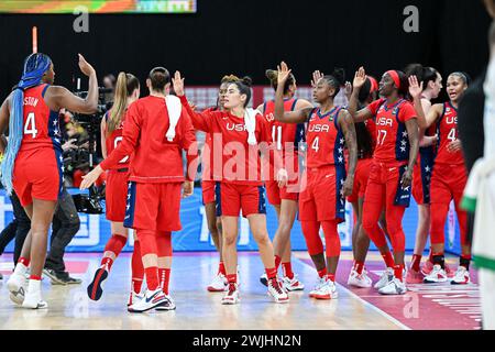 Anvers, Belgique. 11 février 2024. États-Unis célébrant lors d'un match de basket-ball entre les équipes nationales féminines du Sénégal et des États-Unis lors du tournoi de qualification olympique féminin FIBA 2024 à Anvers le 11 février 2024 à Anvers, Belgique. (Photo de Stijn Audooren/Isosport) crédit : Sportpix/Alamy Live News Banque D'Images