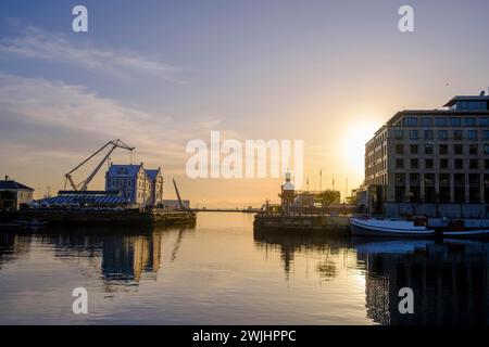 Sunrise le cap et Clocktower Bridge, chantier naval et zone portuaire, Victoria et Alfred Waterfront, Cape Town, Cape Town, Western Cape, Afrique du Sud Banque D'Images