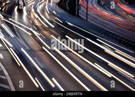 Trafic intense sur l'autoroute A100, Berlin, 23.11.2020 Banque D'Images