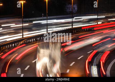 Trafic intense sur l'autoroute A100, Berlin, 23.11.2020 Banque D'Images