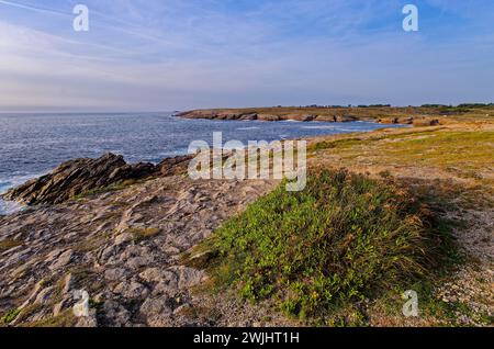 La Côte sauvage, Côte sauvage, une côte rocheuse sur le côté ouest de la péninsule de Quiberon sur l'océan Atlantique. Cores, Quiberon, Bretagne, Morbihan Banque D'Images
