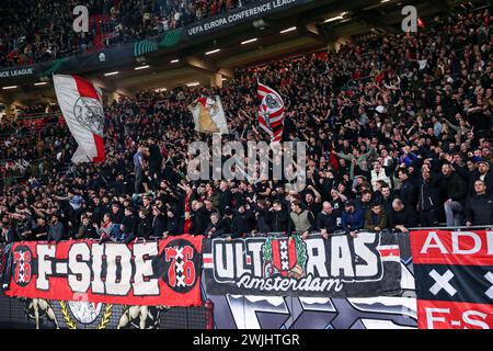 Amsterdam, pays-Bas. 15 février 2024. AMSTERDAM, PAYS-BAS - 15 FÉVRIER : les fans de l'AFC Ajax lors du match des Play offs de l'UEFA Europa Conference League opposant l'AFC Ajax et le FK Bodo/Glimt à la Johan Cruijff Arena le 15 février 2024 à Amsterdam, pays-Bas. (Photo de Ben Gal/Orange Pictures) crédit : Orange pics BV/Alamy Live News Banque D'Images