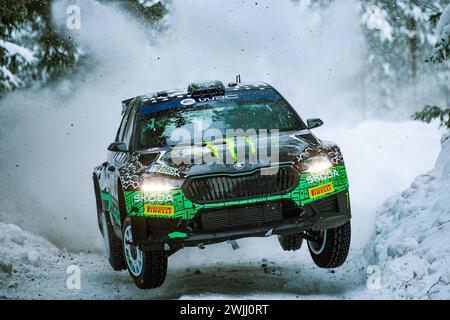 Umea, Suède. 15 février 2024. Pilotez Oliver Solber et Elliott Edmondson de l'équipe Toksport WRT 2 vus en action lors du Championnat du monde des Rallye FIA WRC Rally. Crédit : SOPA images Limited/Alamy Live News Banque D'Images